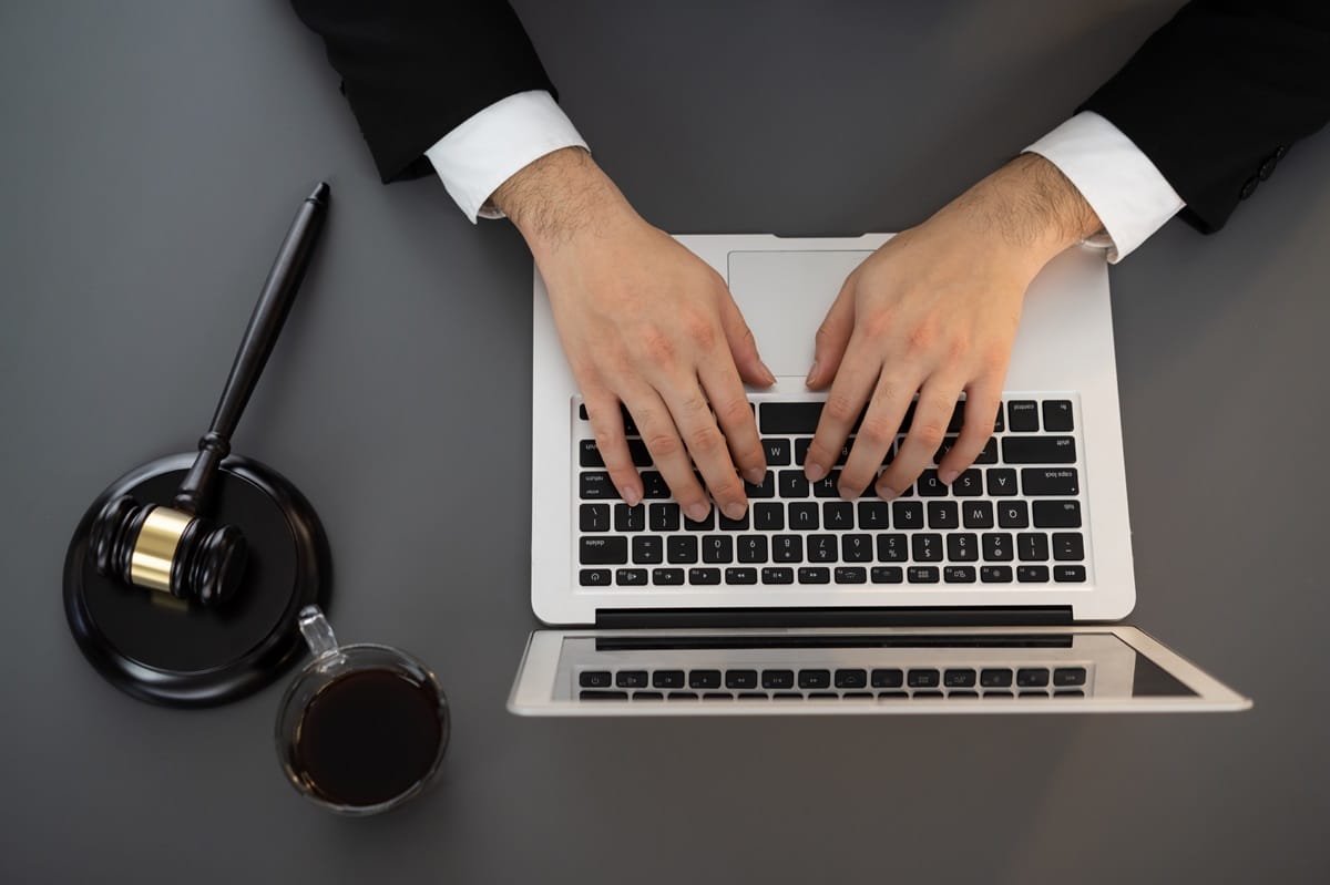 Lawyer using a legal AI tool