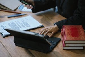 Lawyer using an AI legal research tool